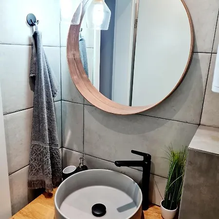 Kalianny Stylish And Cozy Apartment Near The Sea