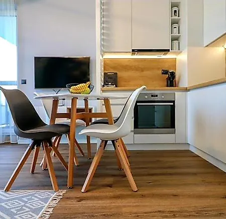 Kalianny Stylish And Cozy Apartment Near The Sea Apartmán
