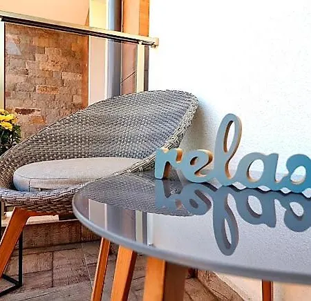 Kalianny Stylish And Cozy Apartment Near The Sea